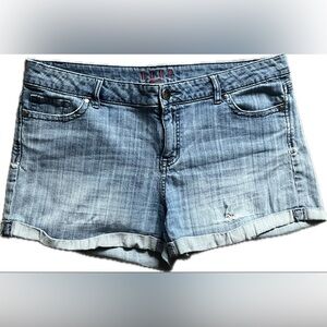 Elle Light Blue Denim Shorts. Women’s size 16.